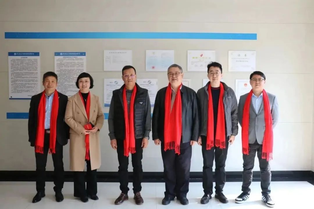 新聞簡(jiǎn)訊丨龍馬精神年，共踏新征程